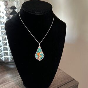 Kendra Scott necklace